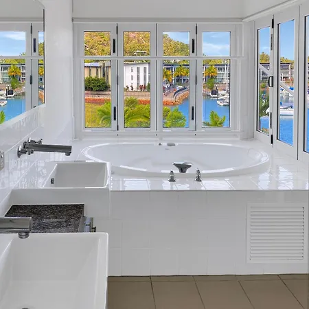 Waterfront 'Beachside' Apartment Nelly Bay Exterior photo