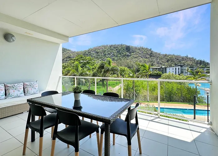 Waterfront \'Beachside\' Apartment