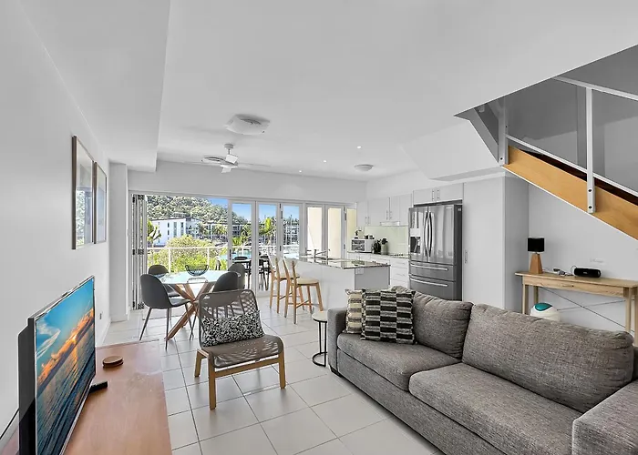 Waterfront \'Beachside\' Apartment